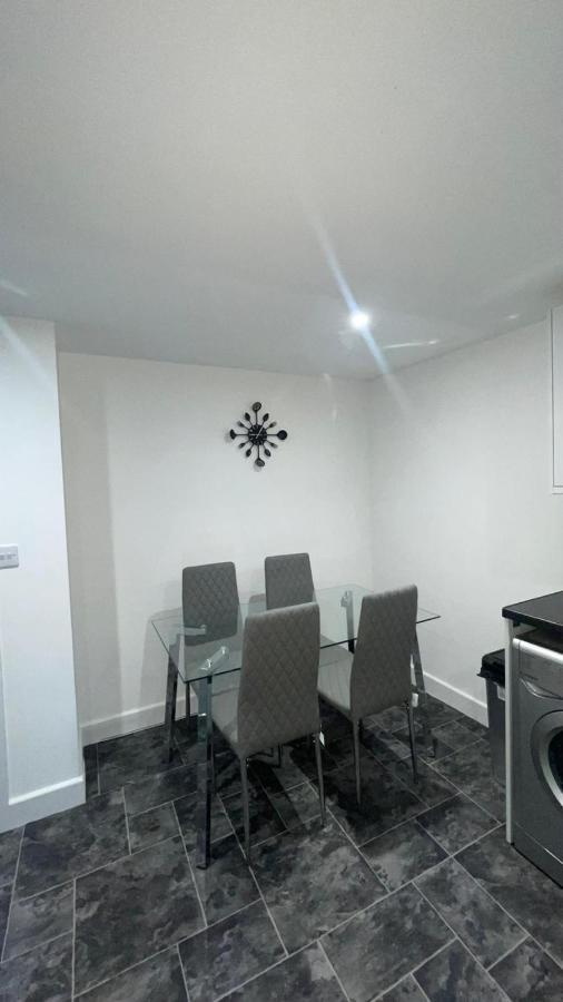 2 Bed Room Luxury Apartment In Old Kent Road London Exterior photo